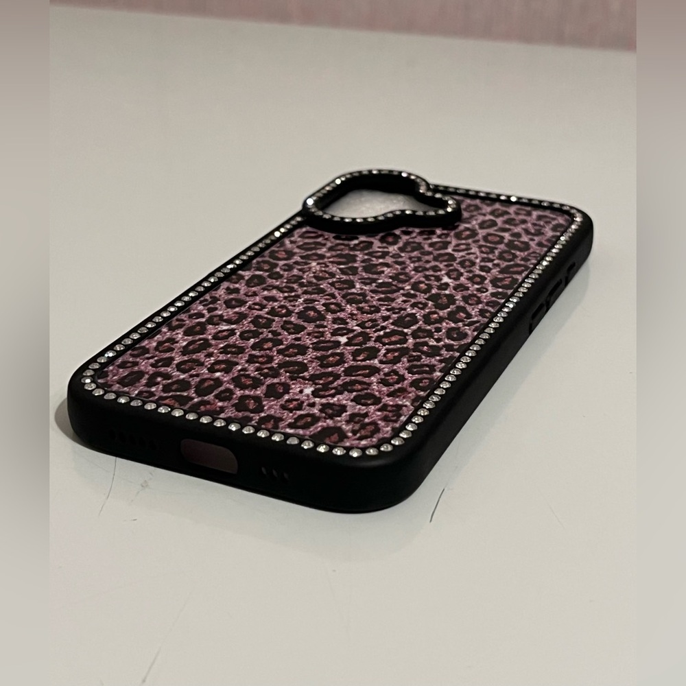 ✨ Luxury Rhinestone Leopard Print iPhone 16 Case - Picture 3 of 4